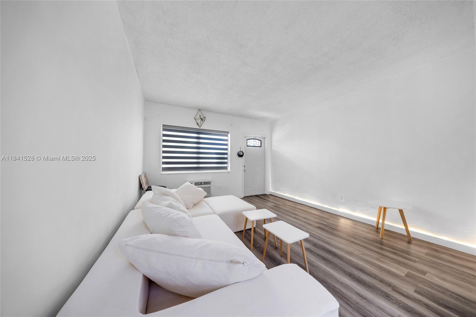 7720 Harding Ave 3, Miami Beach, FL, 33141/$169,900 2 7720 Harding Ave 3