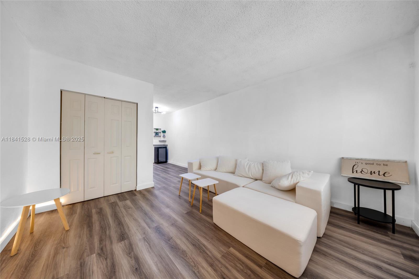 7720 Harding Ave 3, Miami Beach, FL, 33141/$169,900 4 7720 Harding Ave 3