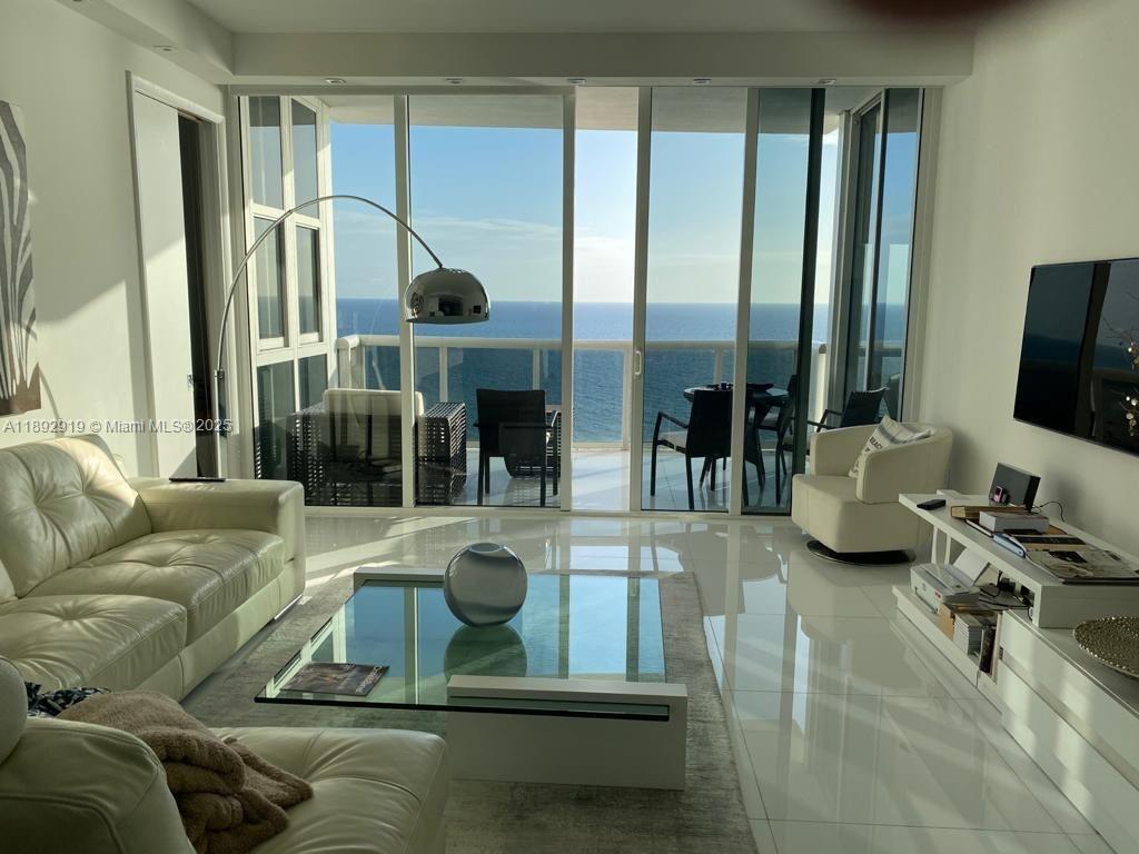 TRUMP ROYALE CONDO - Residential Lease