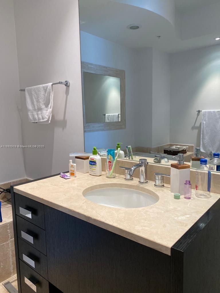 TRUMP ROYALE CONDO - Residential Lease