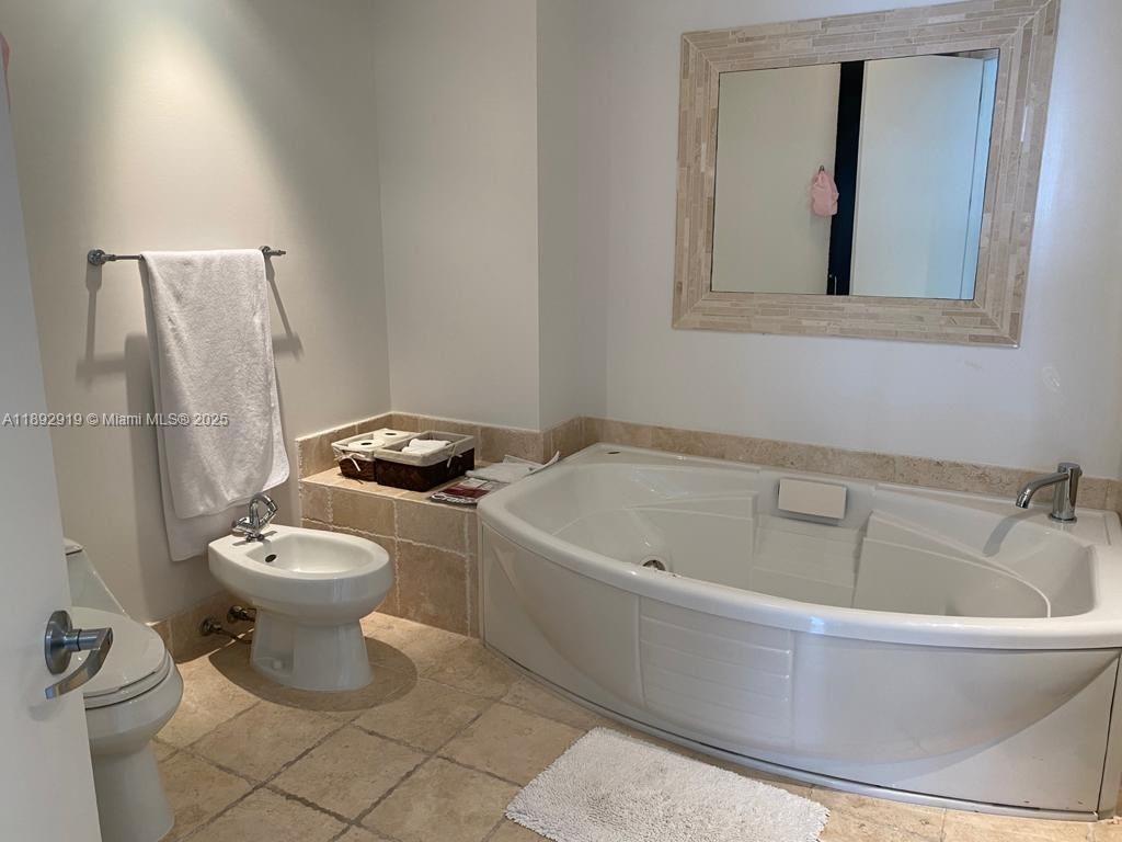 TRUMP ROYALE CONDO - Residential Lease