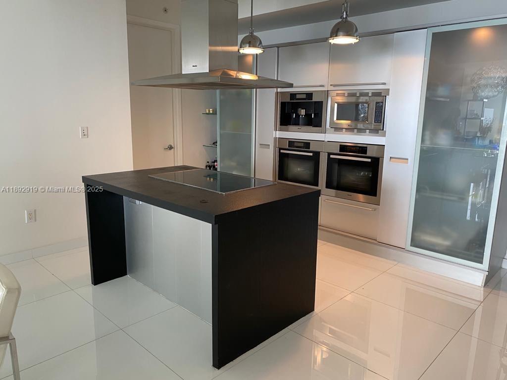 TRUMP ROYALE CONDO - Residential Lease