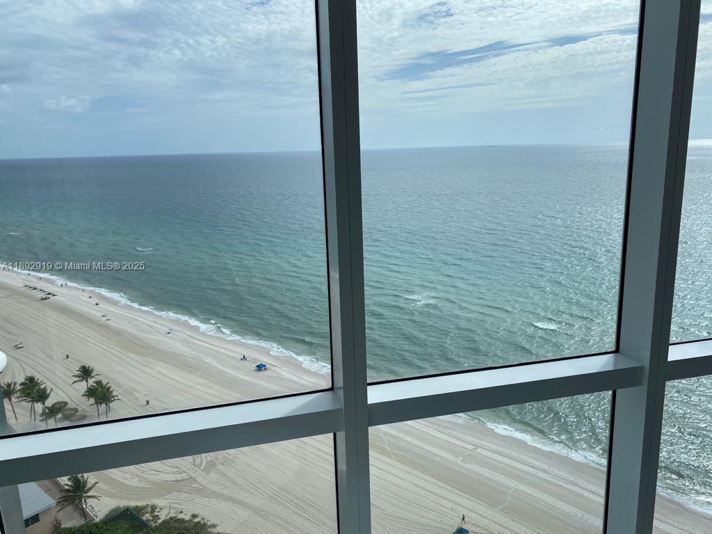 TRUMP ROYALE CONDO - Residential Lease