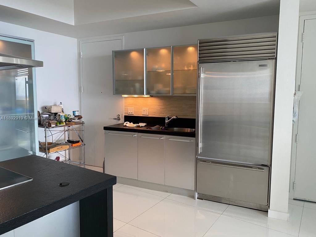 TRUMP ROYALE CONDO - Residential Lease