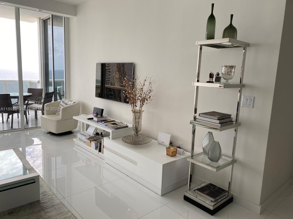 TRUMP ROYALE CONDO - Residential Lease