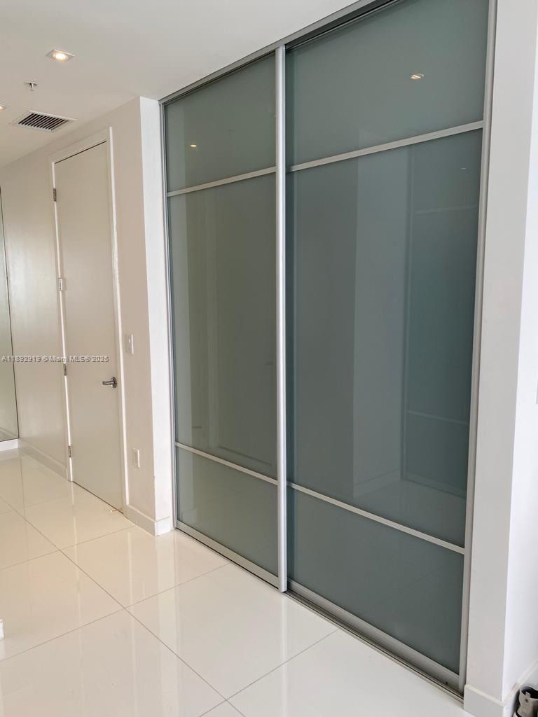 TRUMP ROYALE CONDO - Residential Lease
