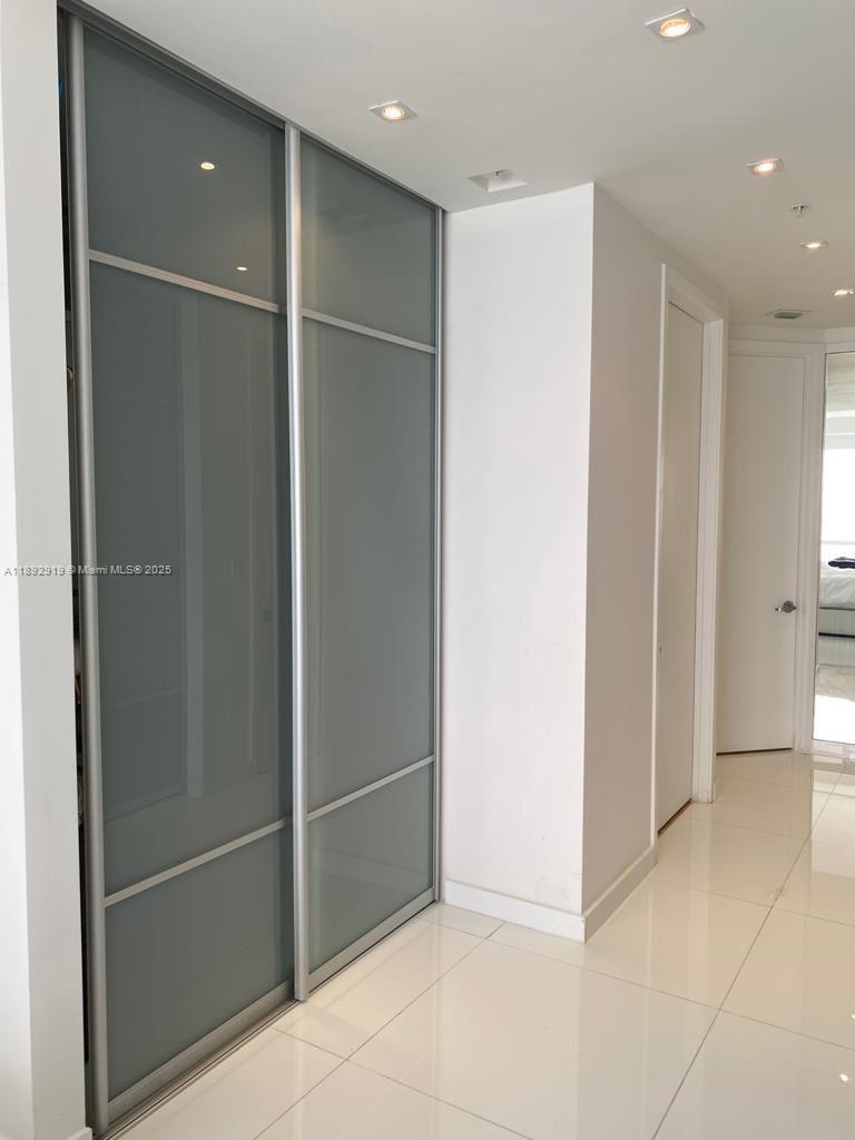 TRUMP ROYALE CONDO - Residential Lease