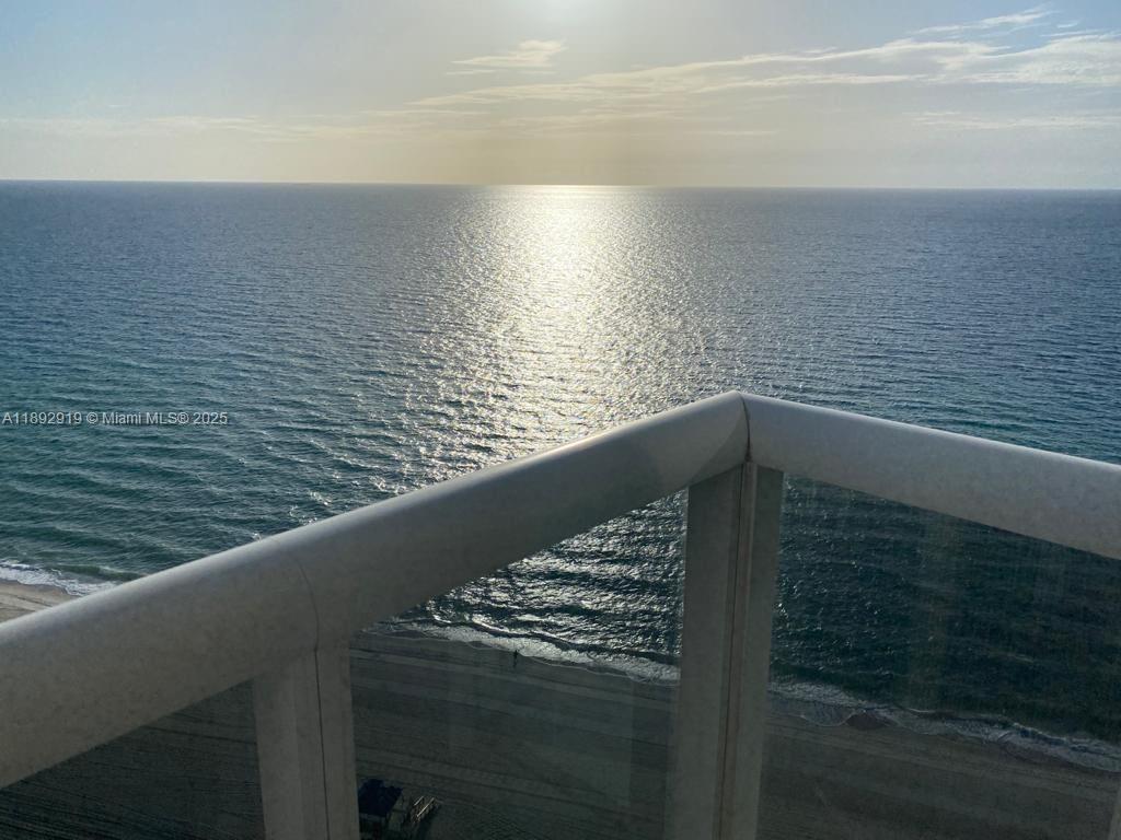 TRUMP ROYALE CONDO - Residential Lease