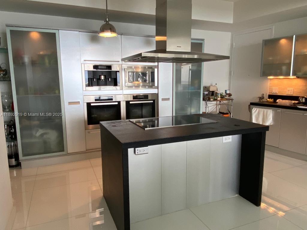 TRUMP ROYALE CONDO - Residential Lease
