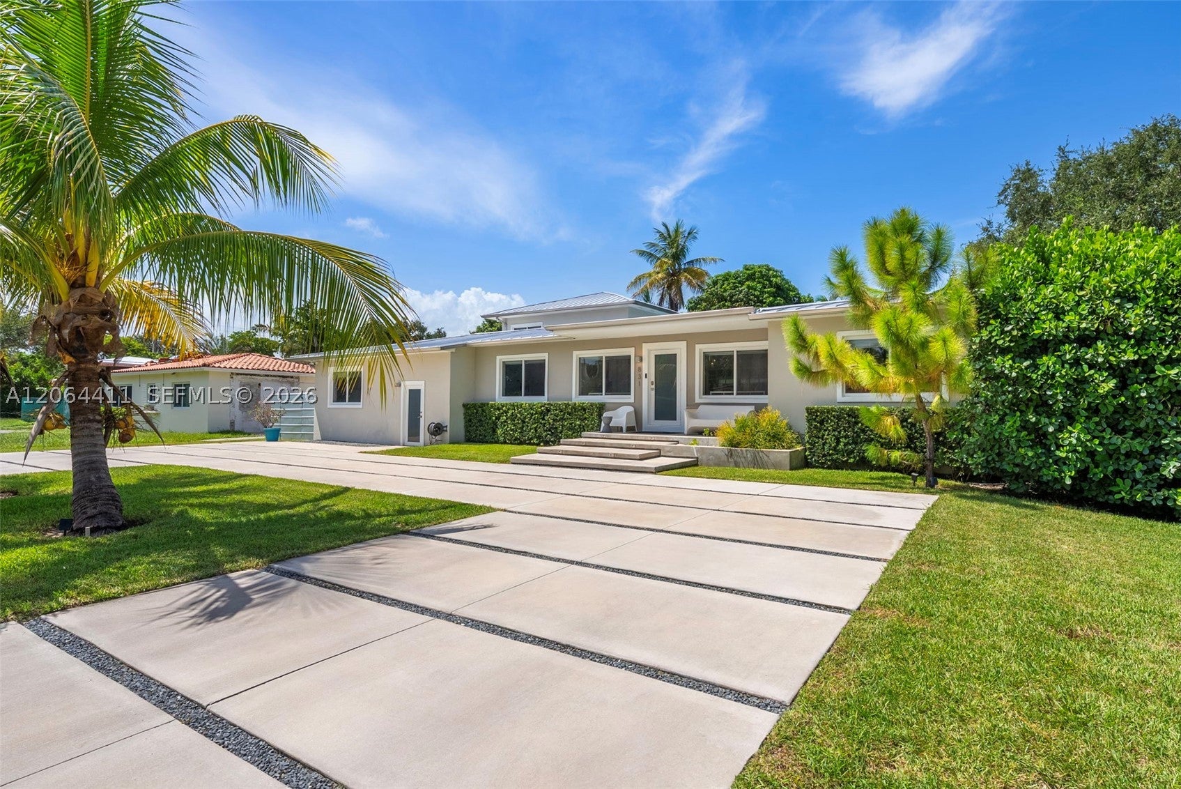 831 NE 109th St, Biscayne Park, FL, 33161/$2,499,000 3 831 NE 109th St
