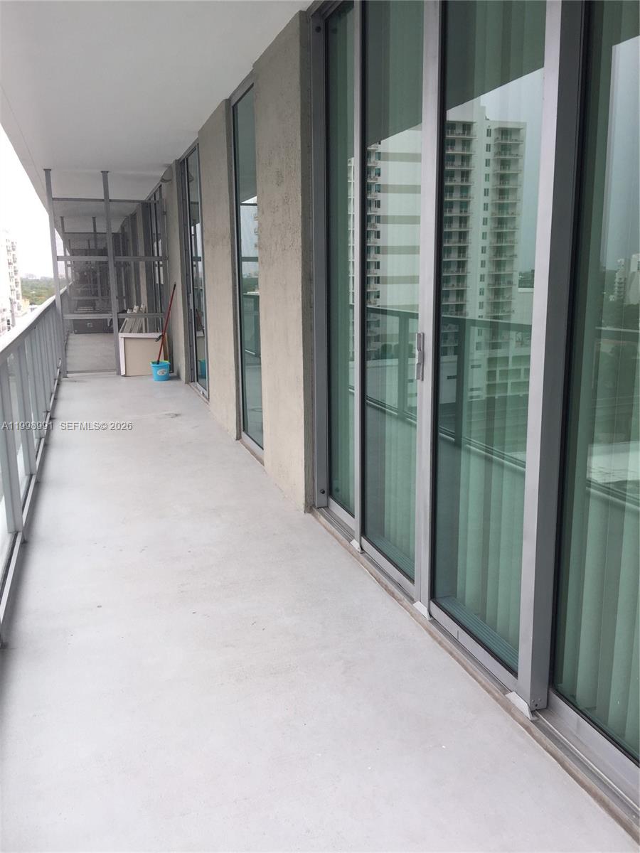 THE AXIS ON BRICKELL COND - Residential