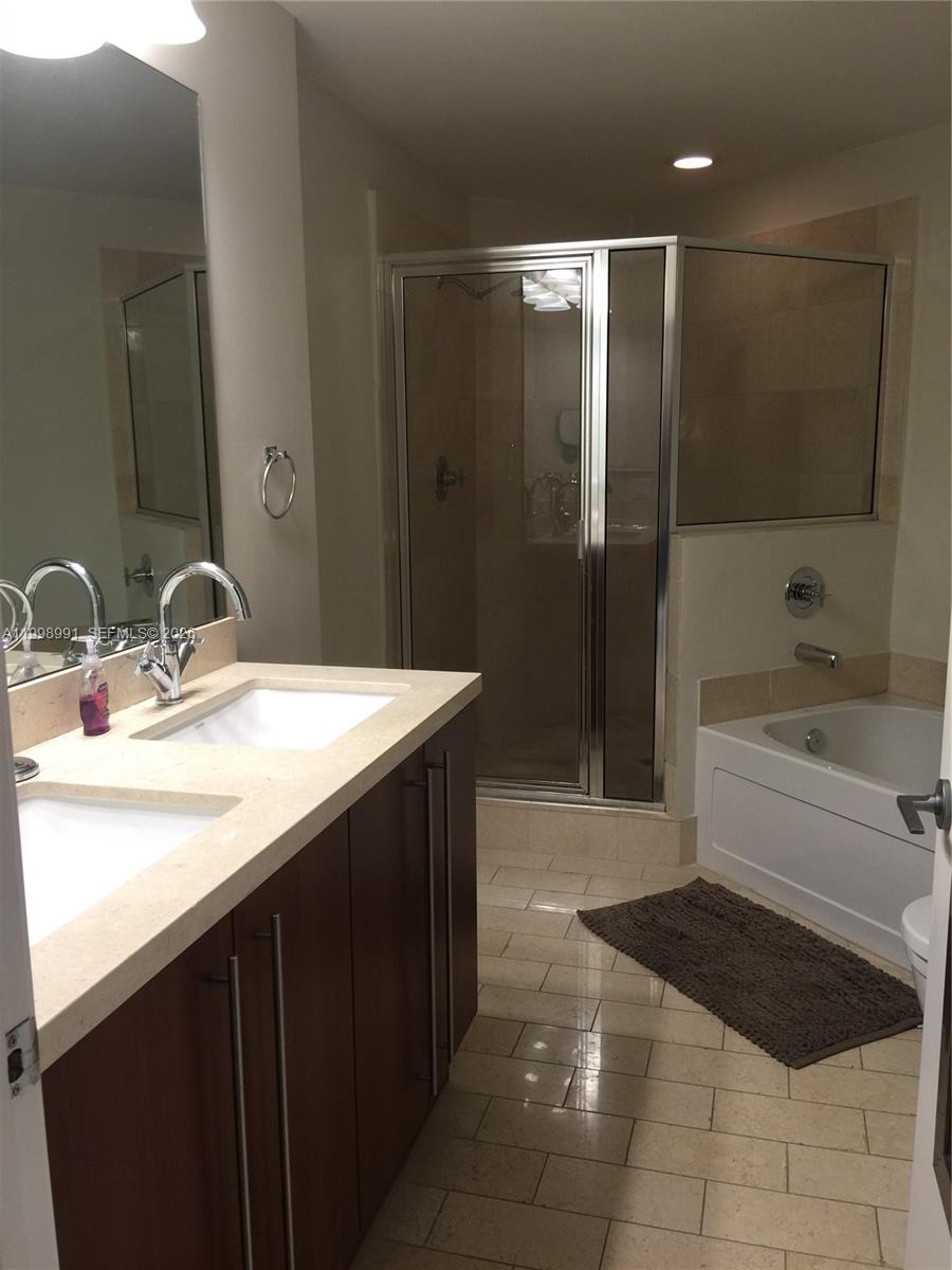 THE AXIS ON BRICKELL COND - Residential