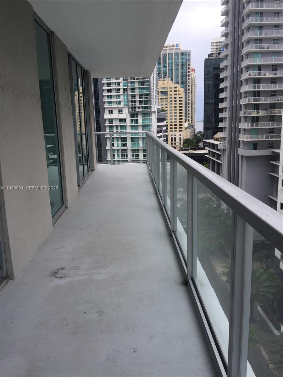 THE AXIS ON BRICKELL COND - Residential