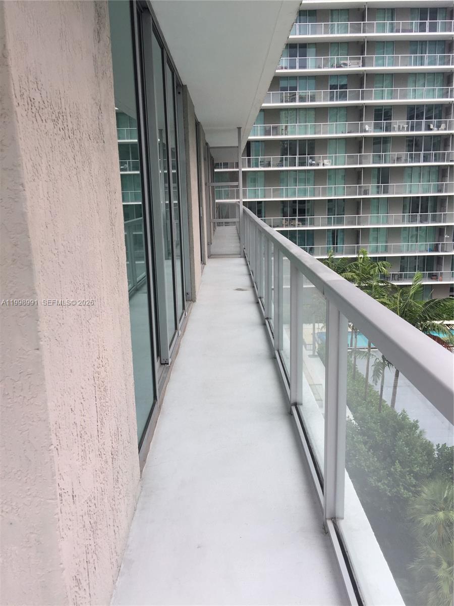 THE AXIS ON BRICKELL COND - Residential