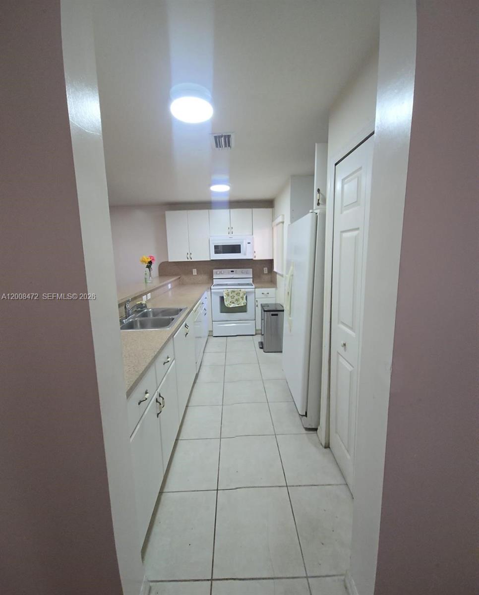 THE COURTS AT BAYSHORE I - Residential