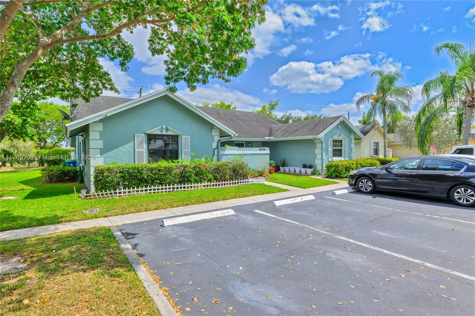 4332 Nw 120th Ln, Sunrise, Miami-Dade County, Florida - 3 Bedrooms  
2 Bathrooms - 