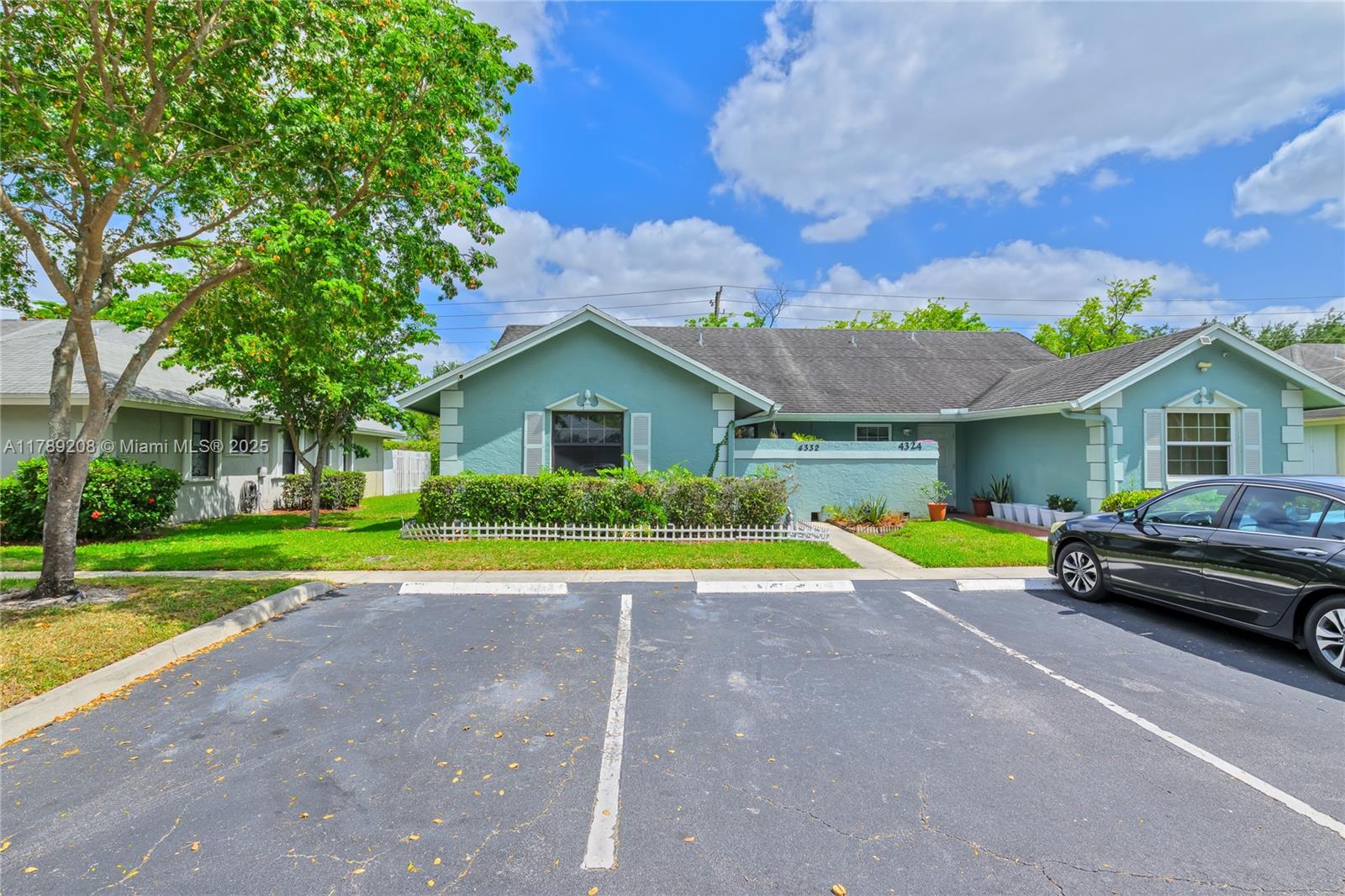 4332 Nw 120th Ln, Sunrise, Miami-Dade County, Florida - 3 Bedrooms  
2 Bathrooms - 