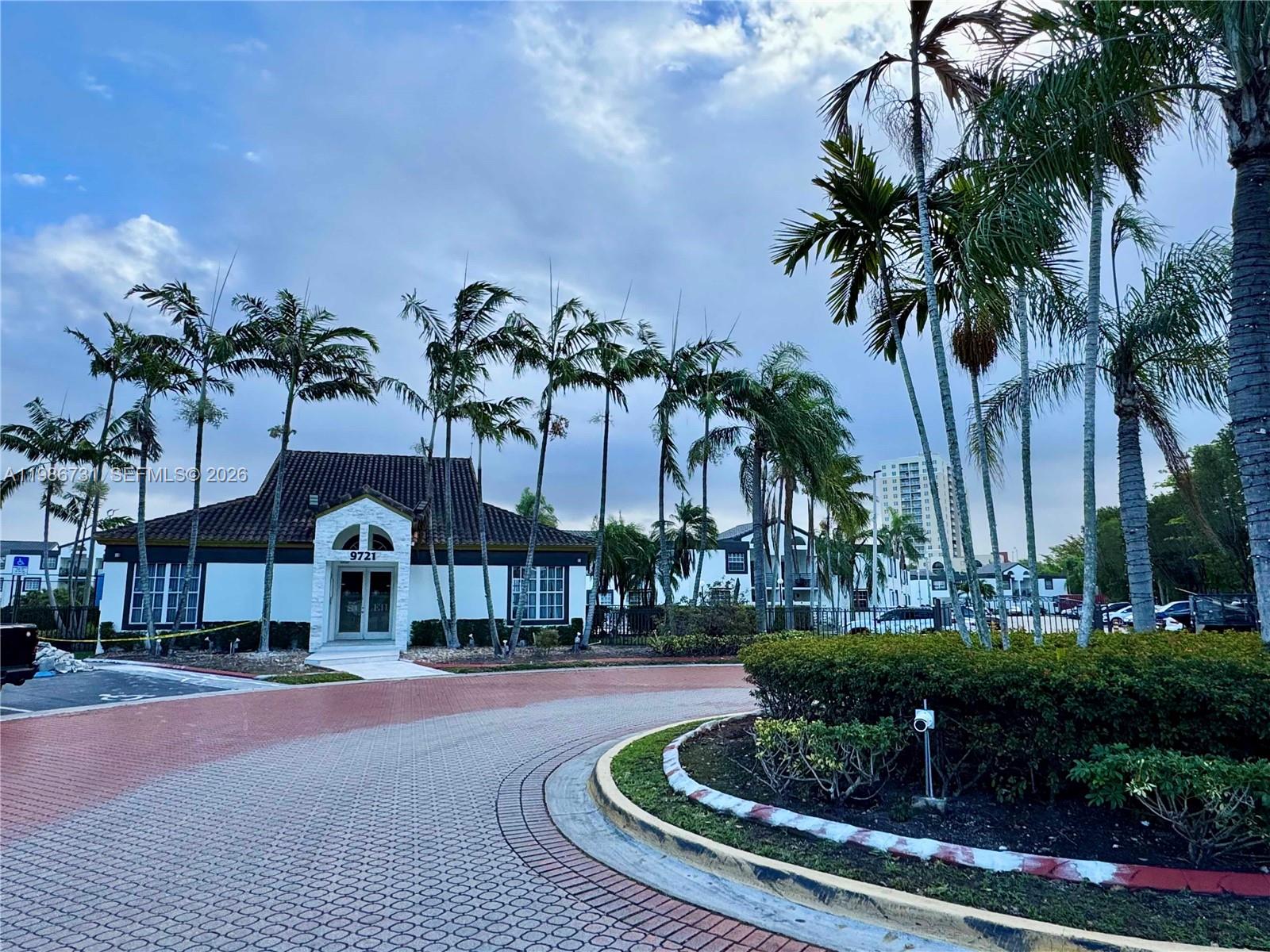 SOLEIL AT FONTAINEBLEAU C - Residential Lease