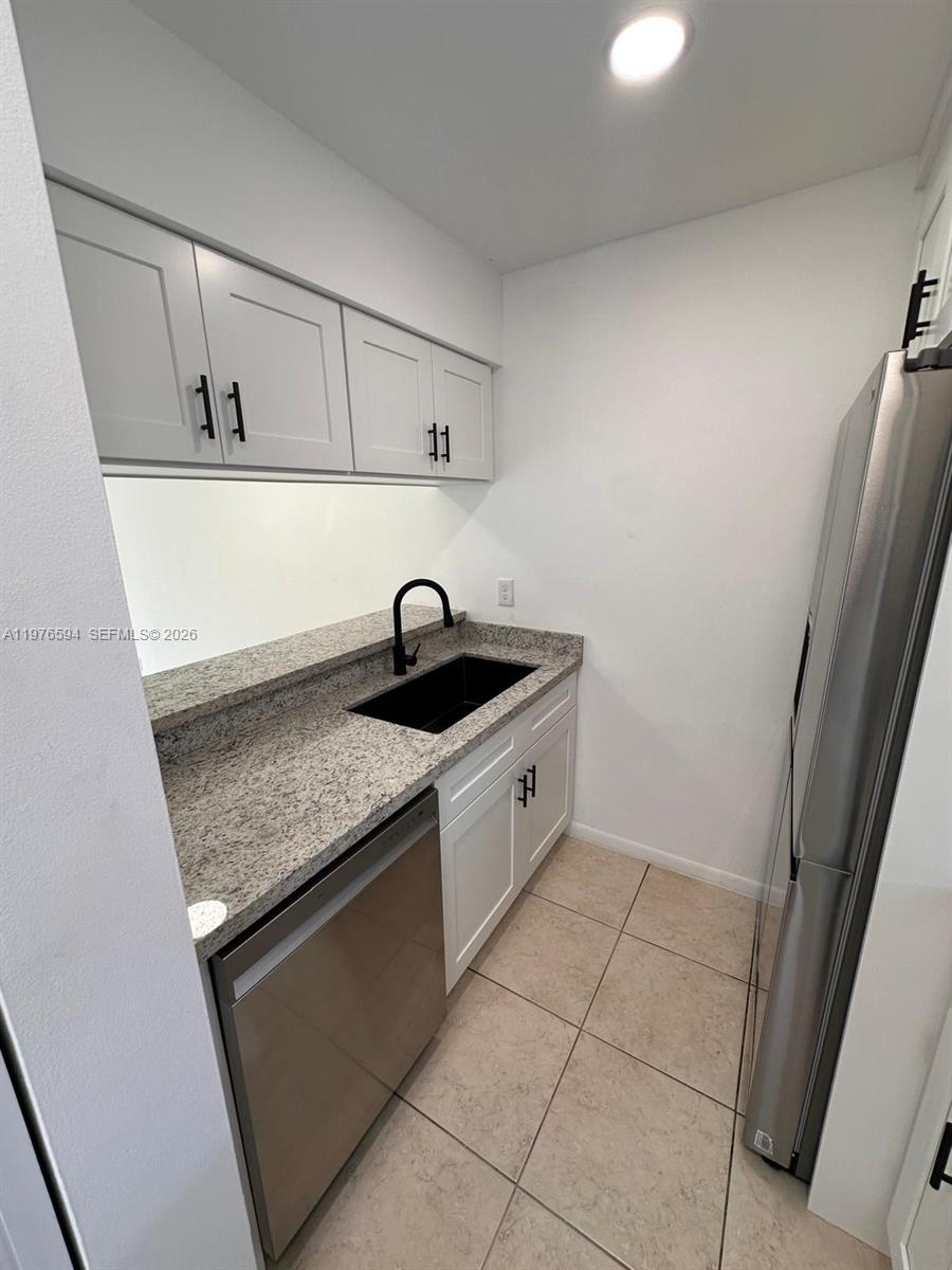 LAKEWOOD VILLAGE - Residential Lease