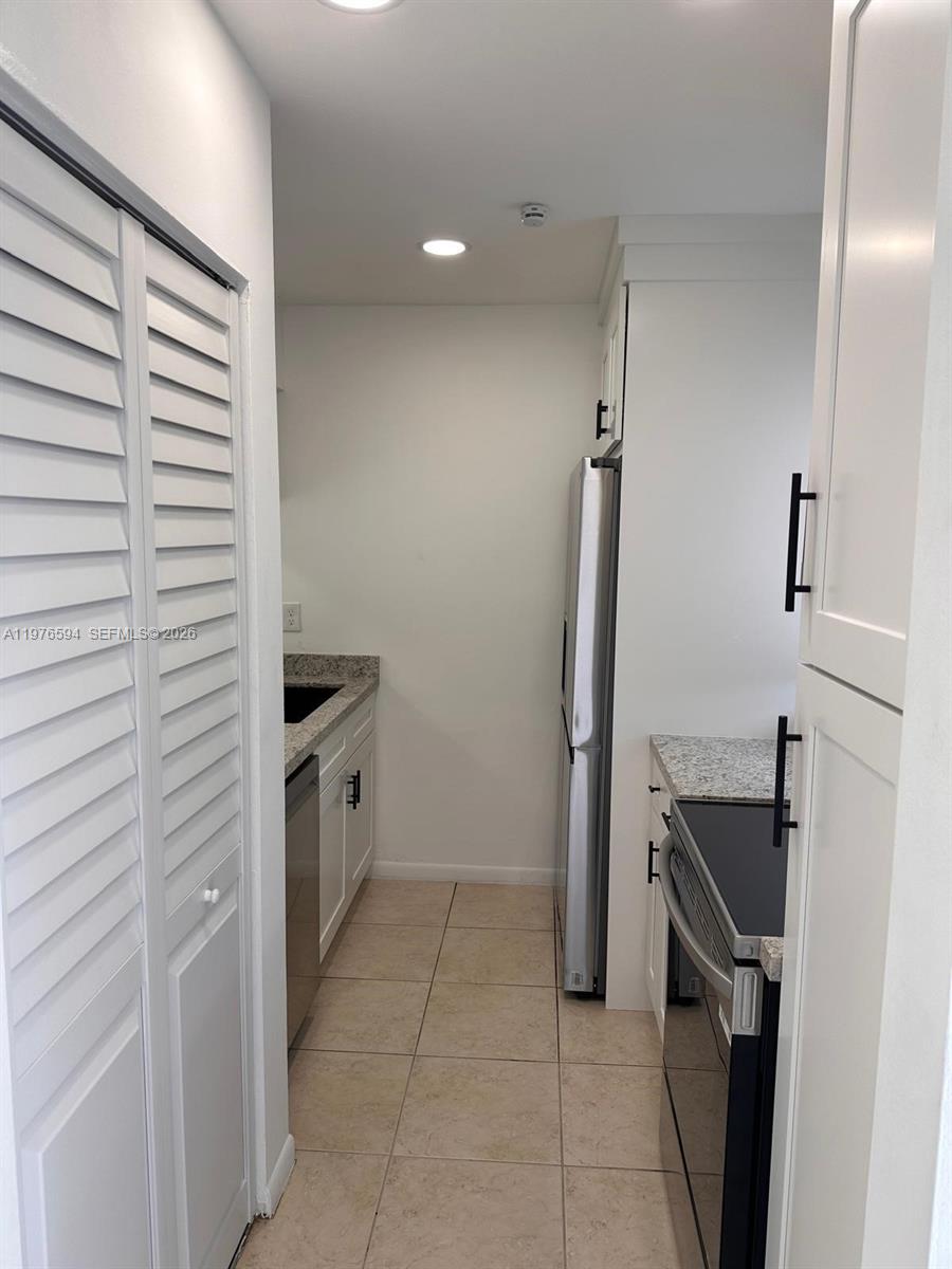 LAKEWOOD VILLAGE - Residential Lease