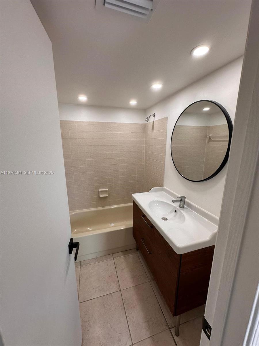 LAKEWOOD VILLAGE - Residential Lease