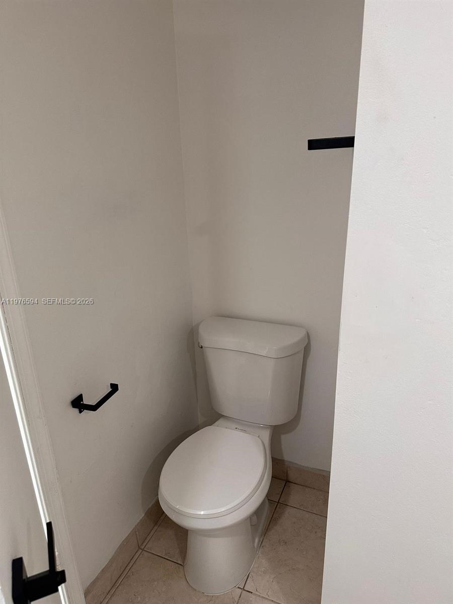 LAKEWOOD VILLAGE - Residential Lease