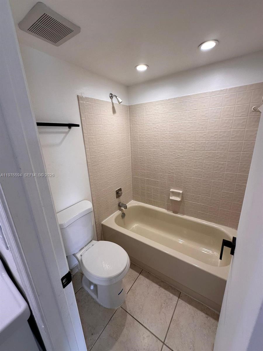 LAKEWOOD VILLAGE - Residential Lease