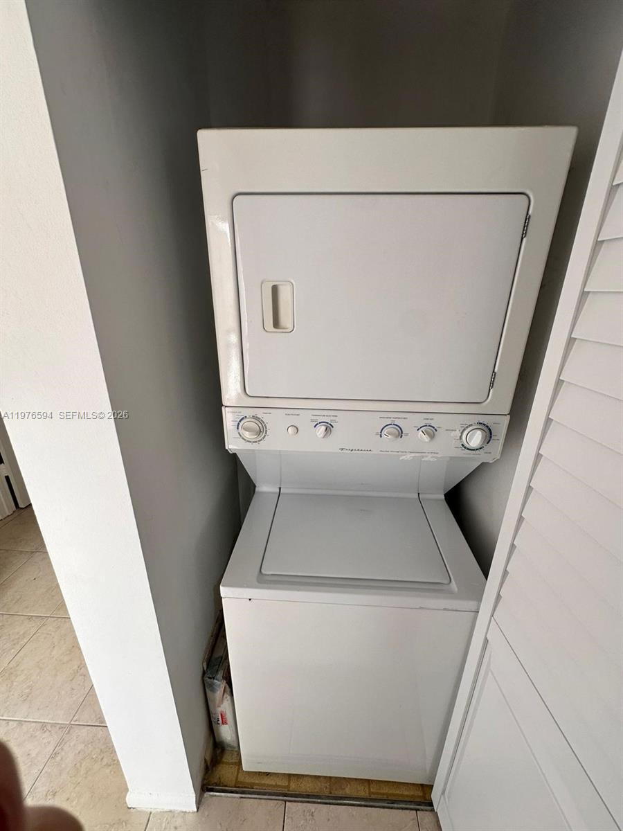 LAKEWOOD VILLAGE - Residential Lease