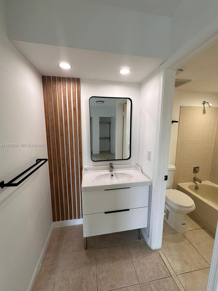 LAKEWOOD VILLAGE - Residential Lease