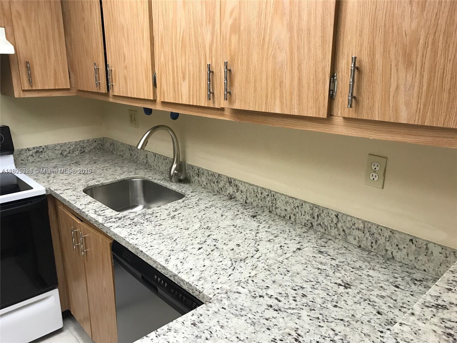 HAMPTON COURT CONDO - Residential