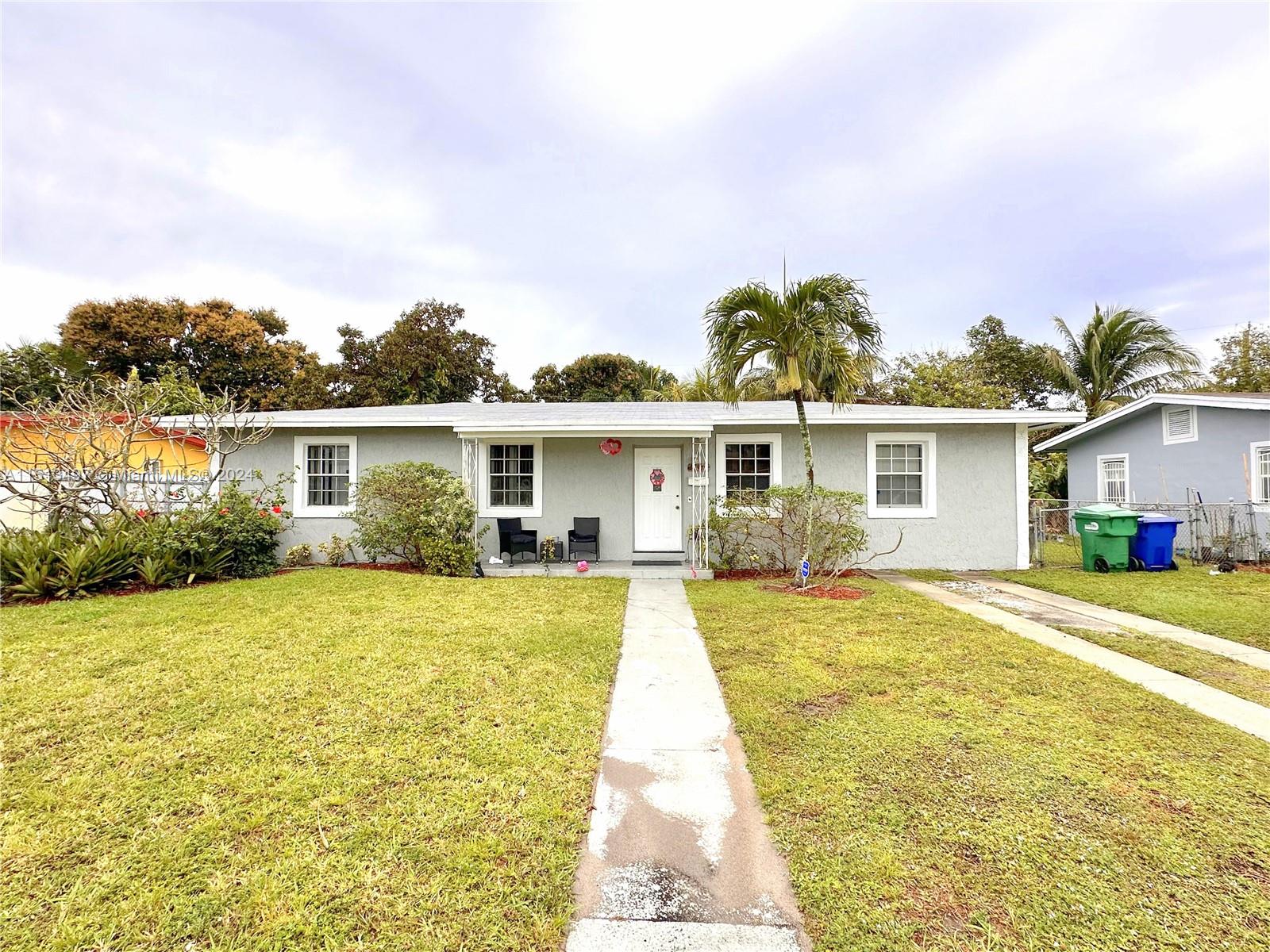 1,512 LIVING SQFT. NEW ROOF! SIDE YARD SPACE TO FIT A BOAT/RV! Home Features wood laminate flooring throughout living areas. Spacious family room. Laundry room. Master bedroom with walk-in closet and master bathroom with walk-in shower. Spacious yard with room for a big pool!
