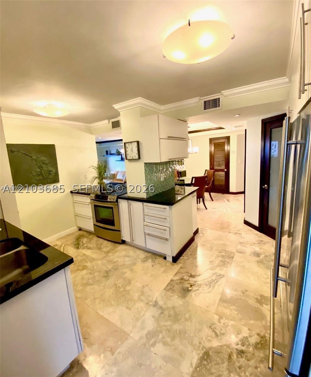 View photos, virtual tours, details... 2924 Collins Ave 201