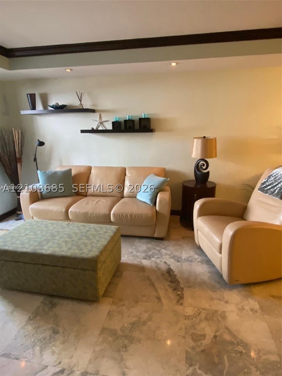 View photos, virtual tours, details... 2924 Collins Ave 201