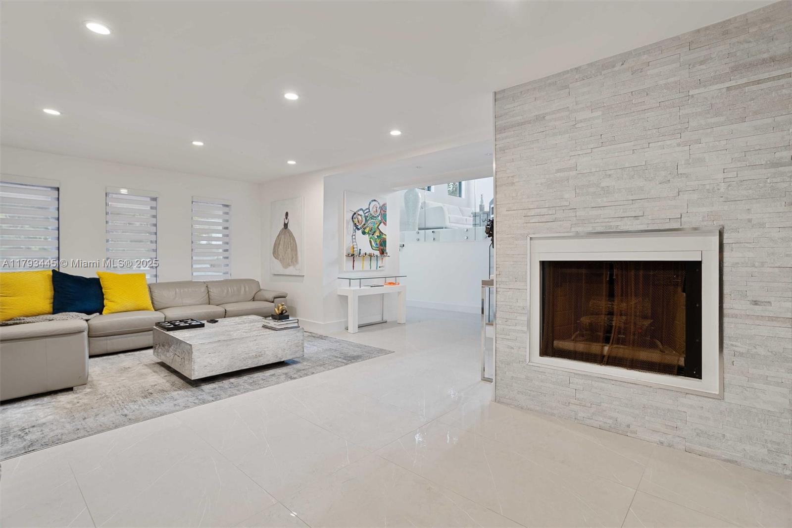 CORAL GABLES RIVIERA SEC - Residential