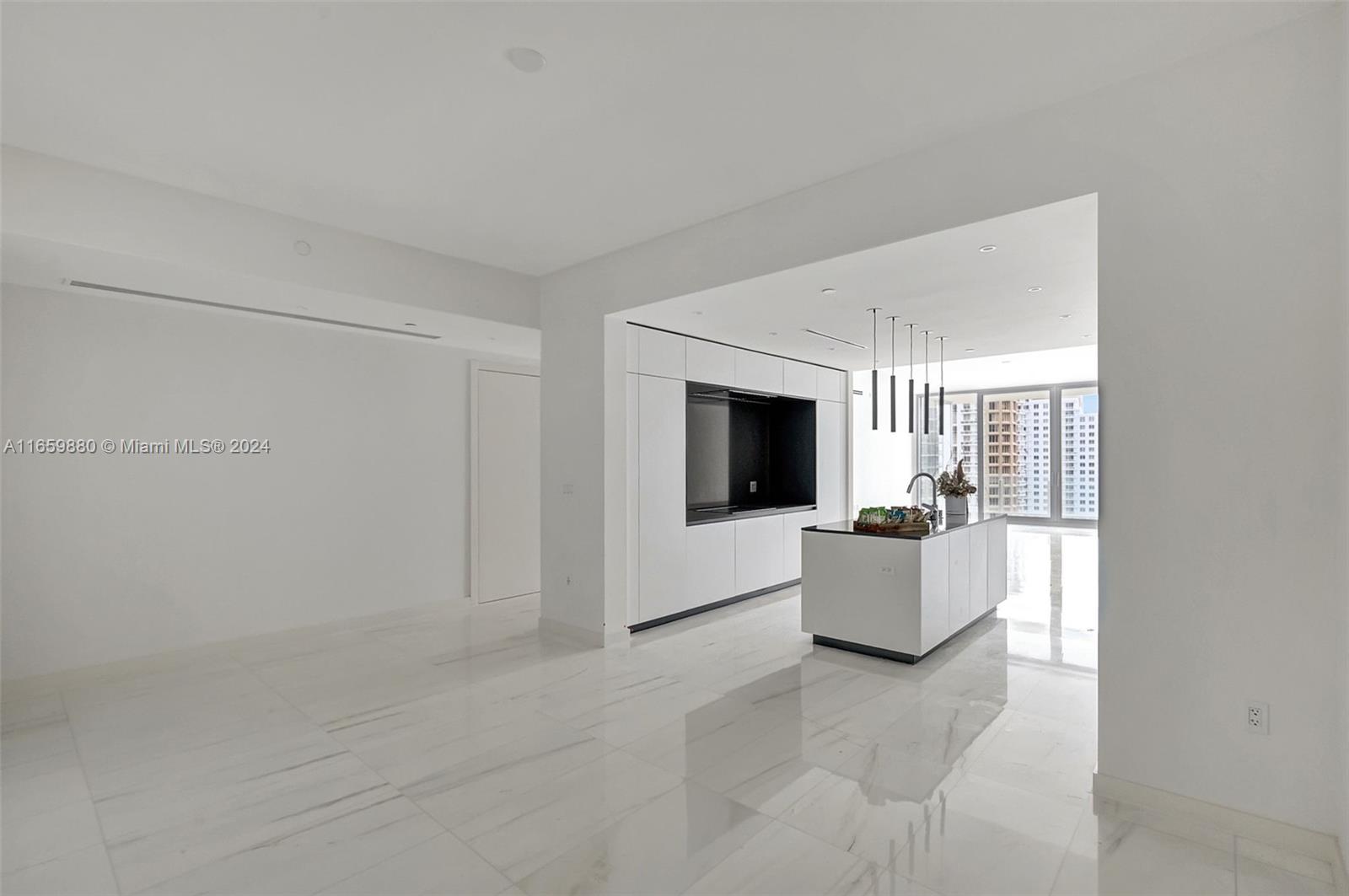 ASTON MARTIN - Residential