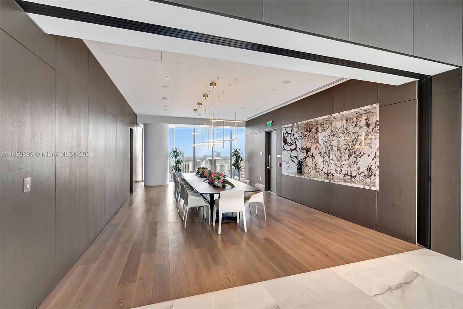 ASTON MARTIN - Residential