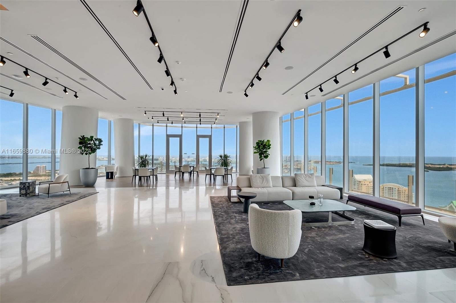 ASTON MARTIN - Residential