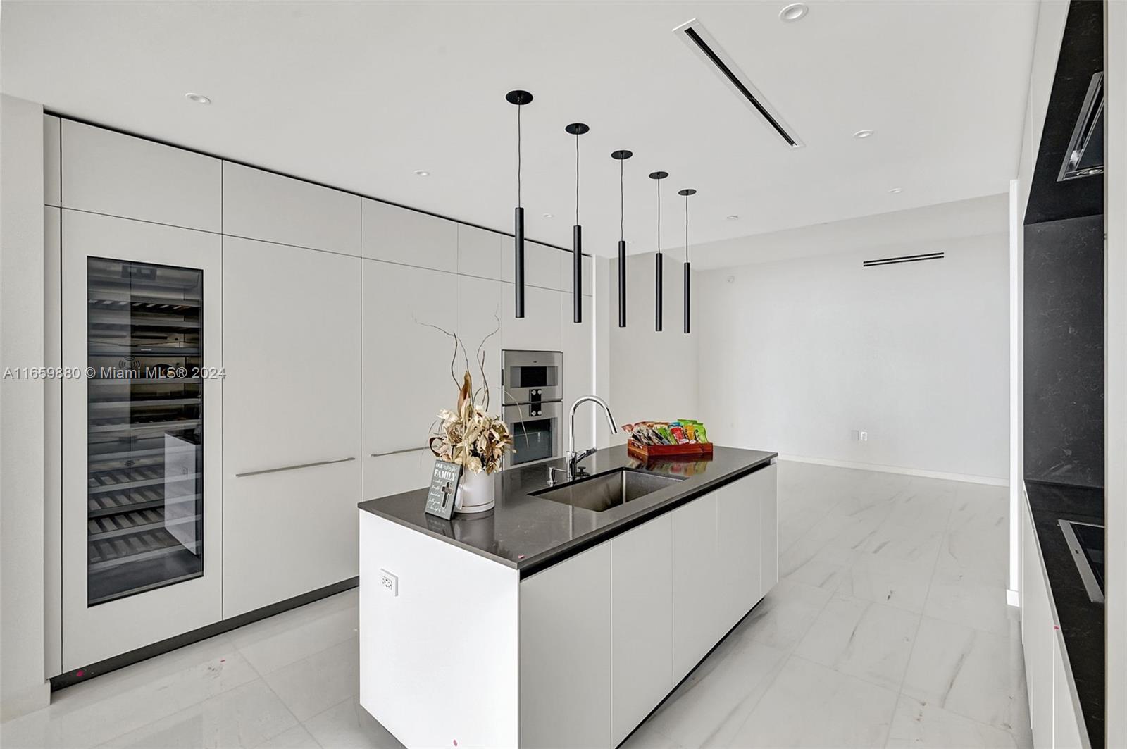ASTON MARTIN - Residential