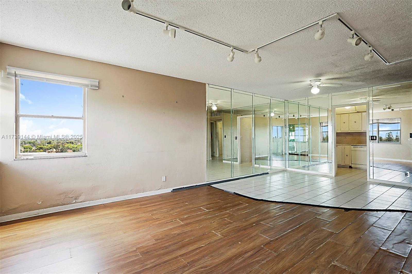 3301 Spanish Moss Ter 904