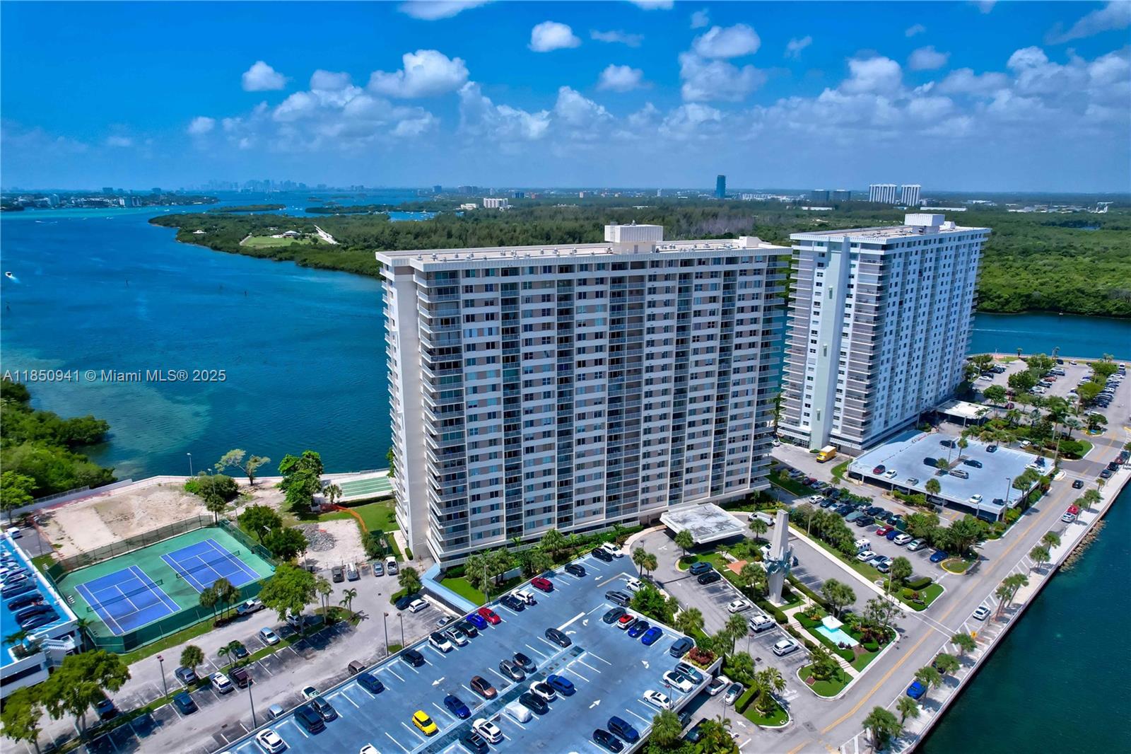 ARLEN HOUSE CONDO - Residential