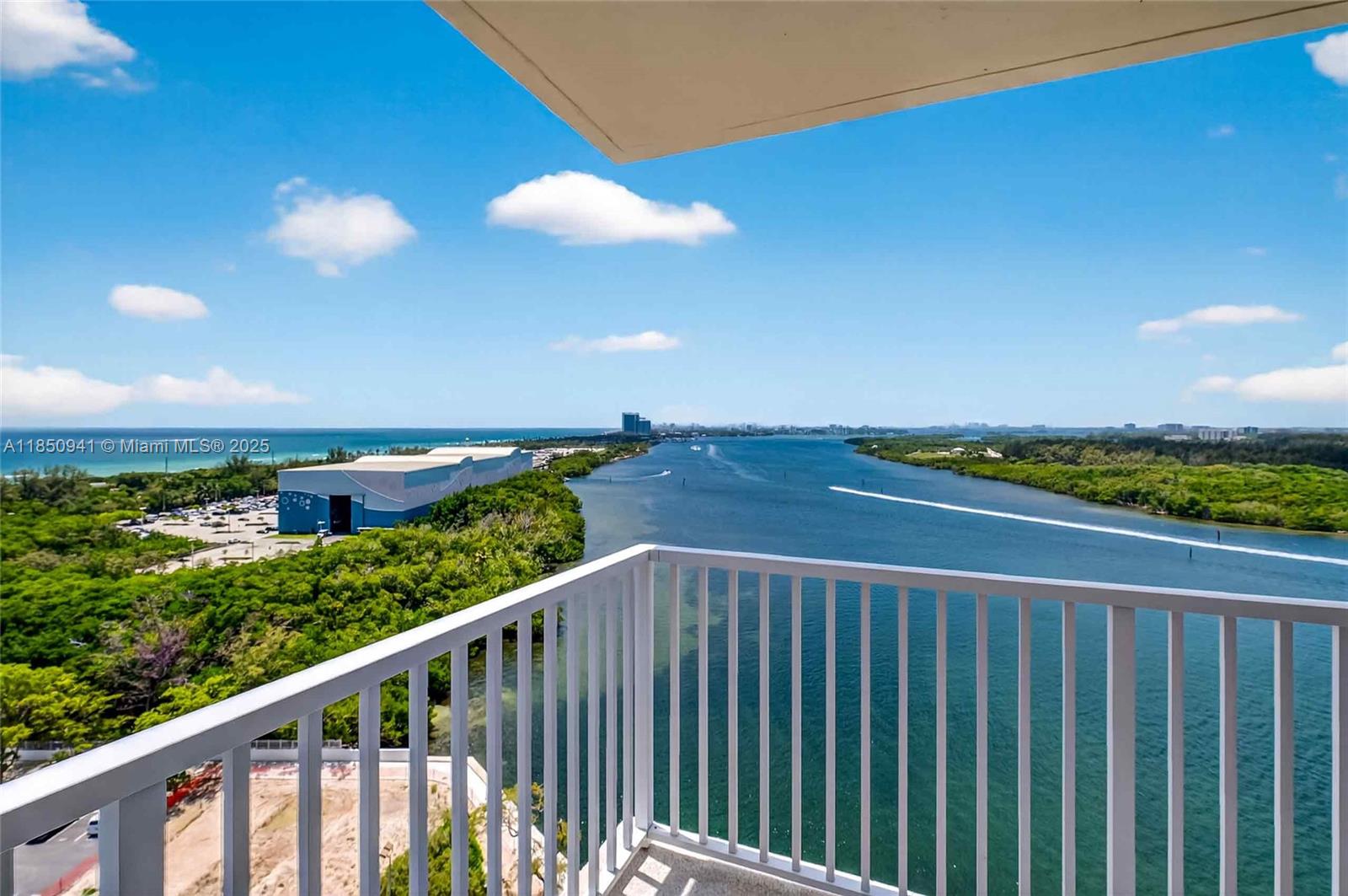 300 Bayview Dr 1616