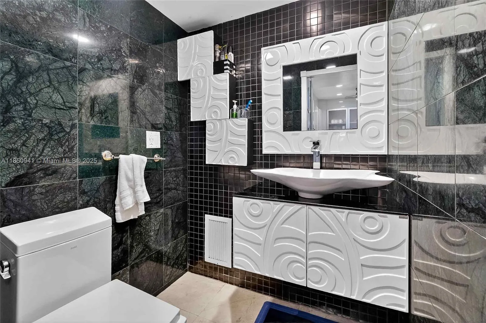 Sunny Isles Beach, Florida 33160, United States, 3 Bedrooms Bedrooms, ,3 BathroomsBathrooms,Residential,Active,183094