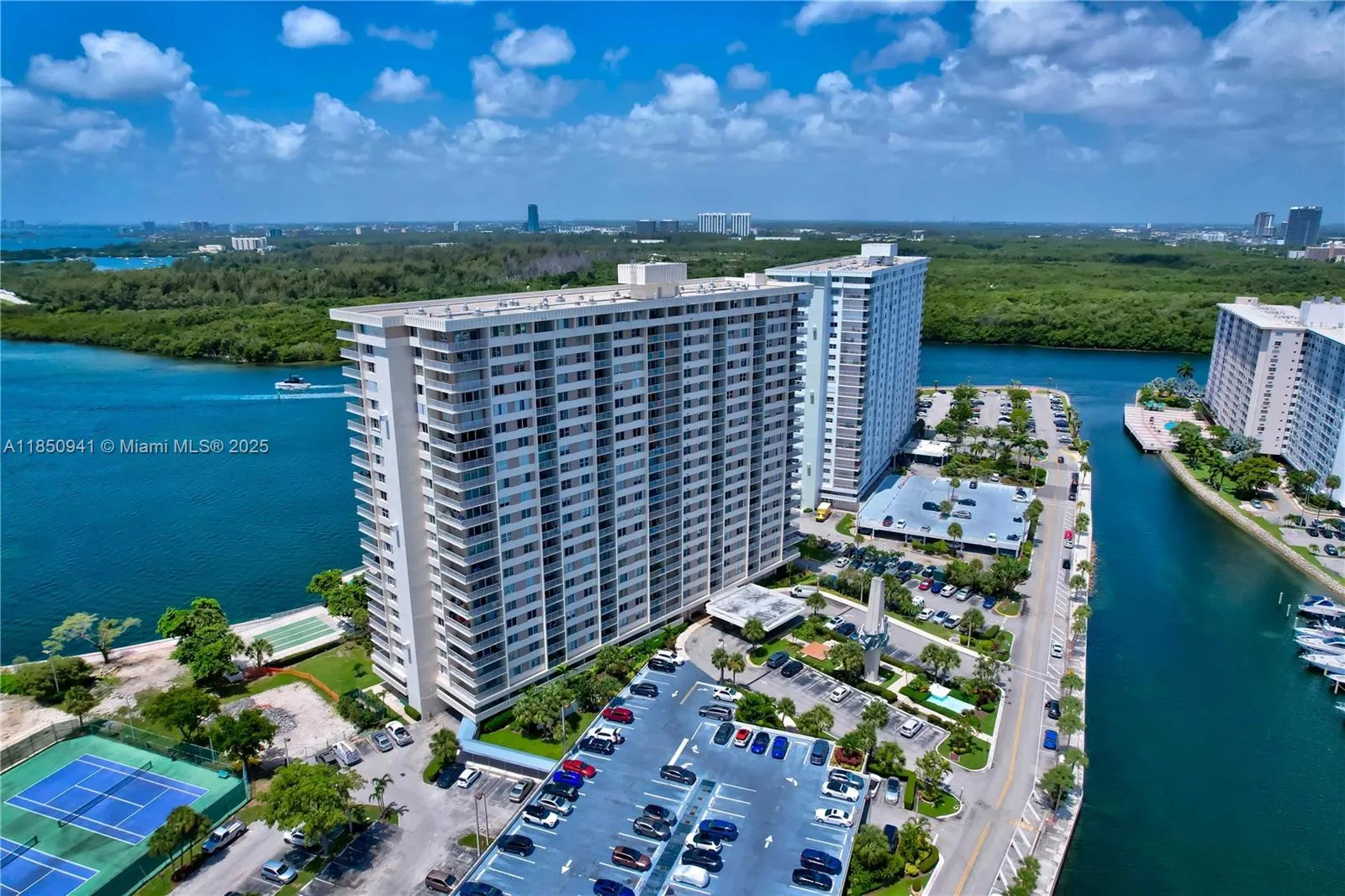 Sunny Isles Beach, Florida 33160, United States, 3 Bedrooms Bedrooms, ,3 BathroomsBathrooms,Residential,Active,183094