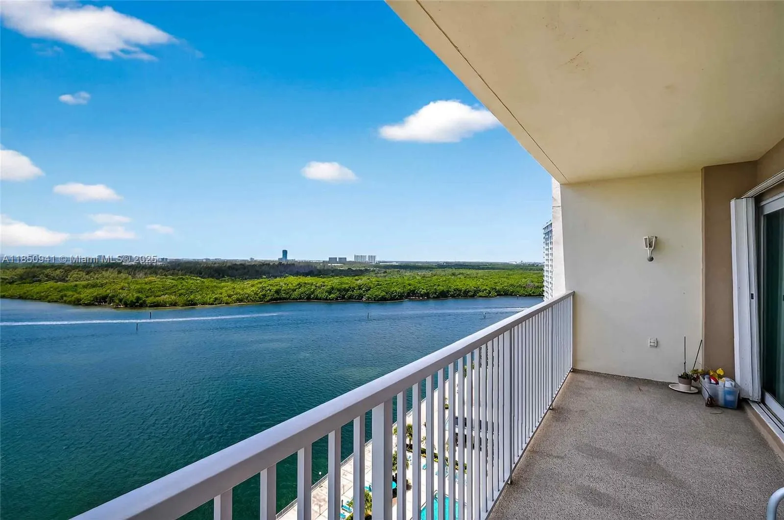 Sunny Isles Beach, Florida 33160, United States, 3 Bedrooms Bedrooms, ,3 BathroomsBathrooms,Residential,Active,183094