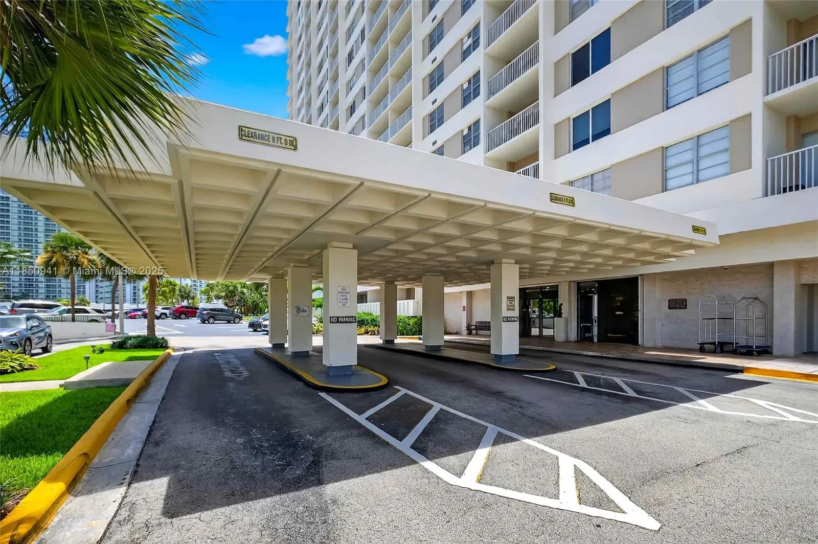 Sunny Isles Beach, Florida 33160, United States, 3 Bedrooms Bedrooms, ,3 BathroomsBathrooms,Residential,Active,183094