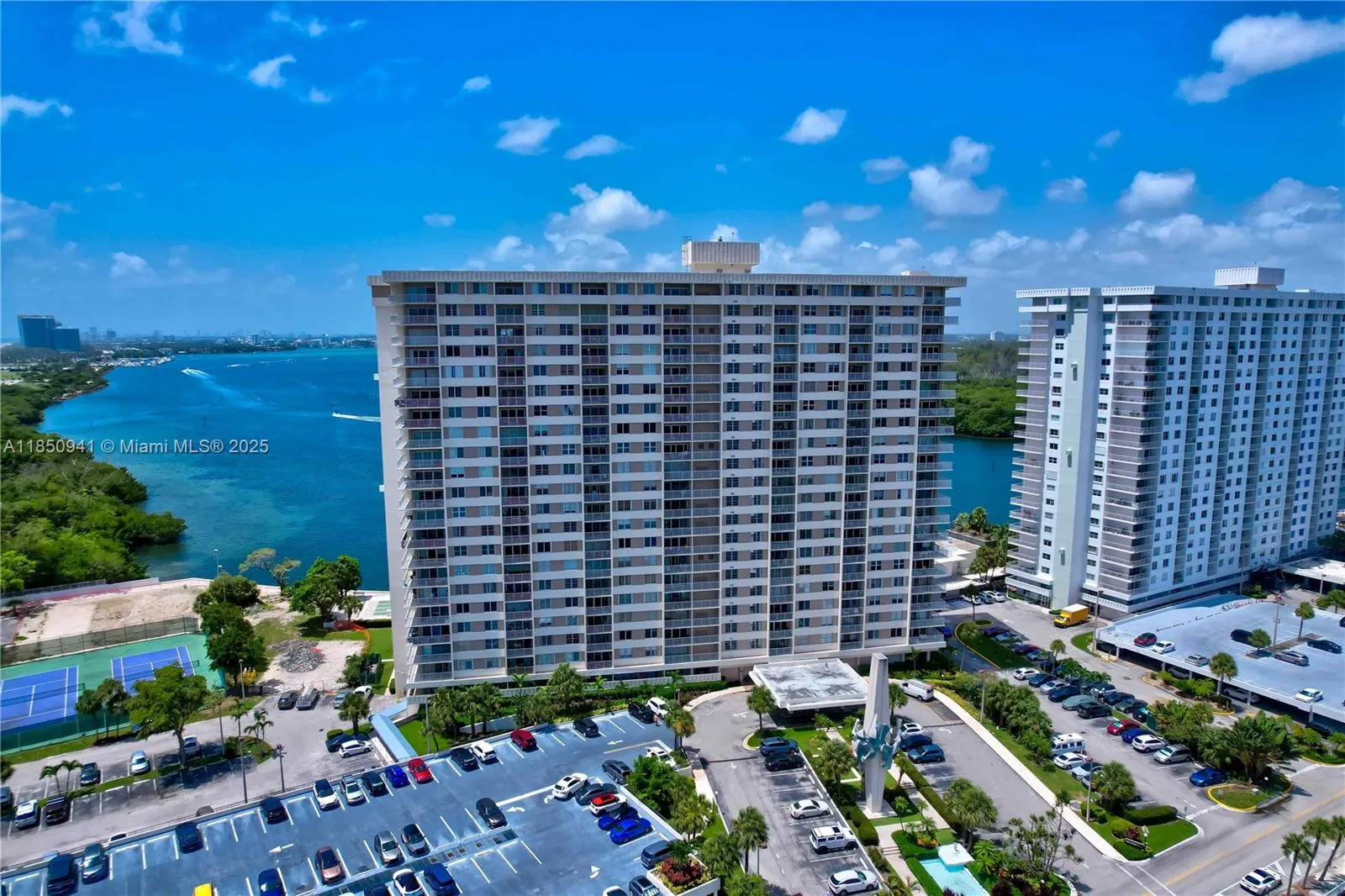 Sunny Isles Beach, Florida 33160, United States, 3 Bedrooms Bedrooms, ,3 BathroomsBathrooms,Residential,Active,183094