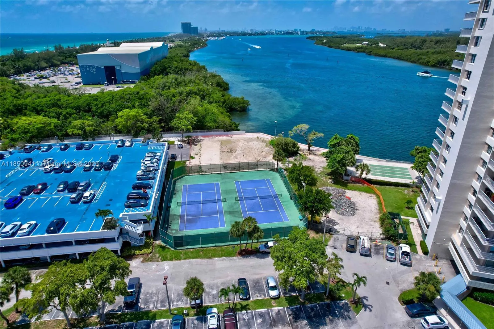 Sunny Isles Beach, Florida 33160, United States, 3 Bedrooms Bedrooms, ,3 BathroomsBathrooms,Residential,Active,183094