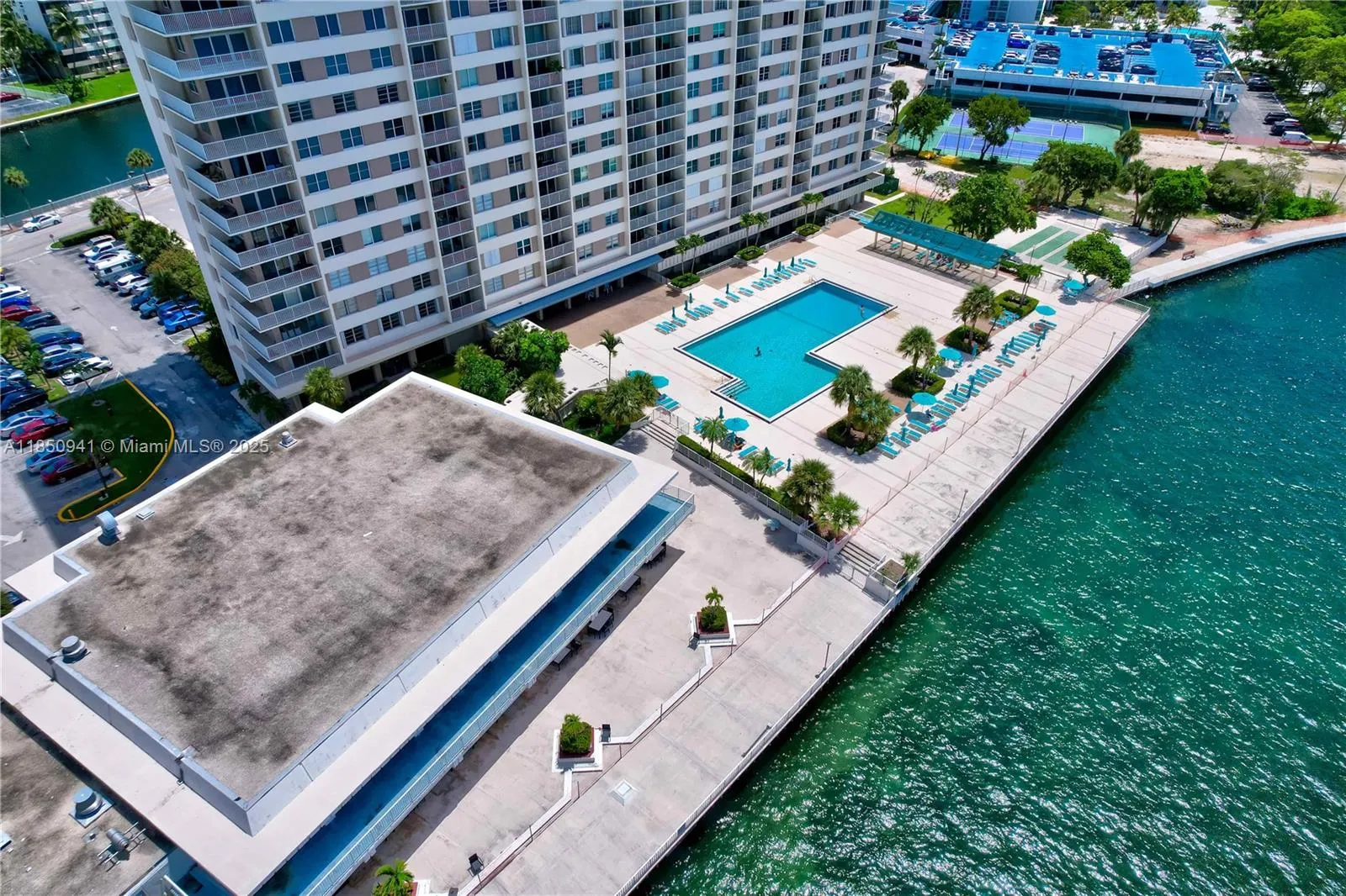 Sunny Isles Beach, Florida 33160, United States, 3 Bedrooms Bedrooms, ,3 BathroomsBathrooms,Residential,Active,183094