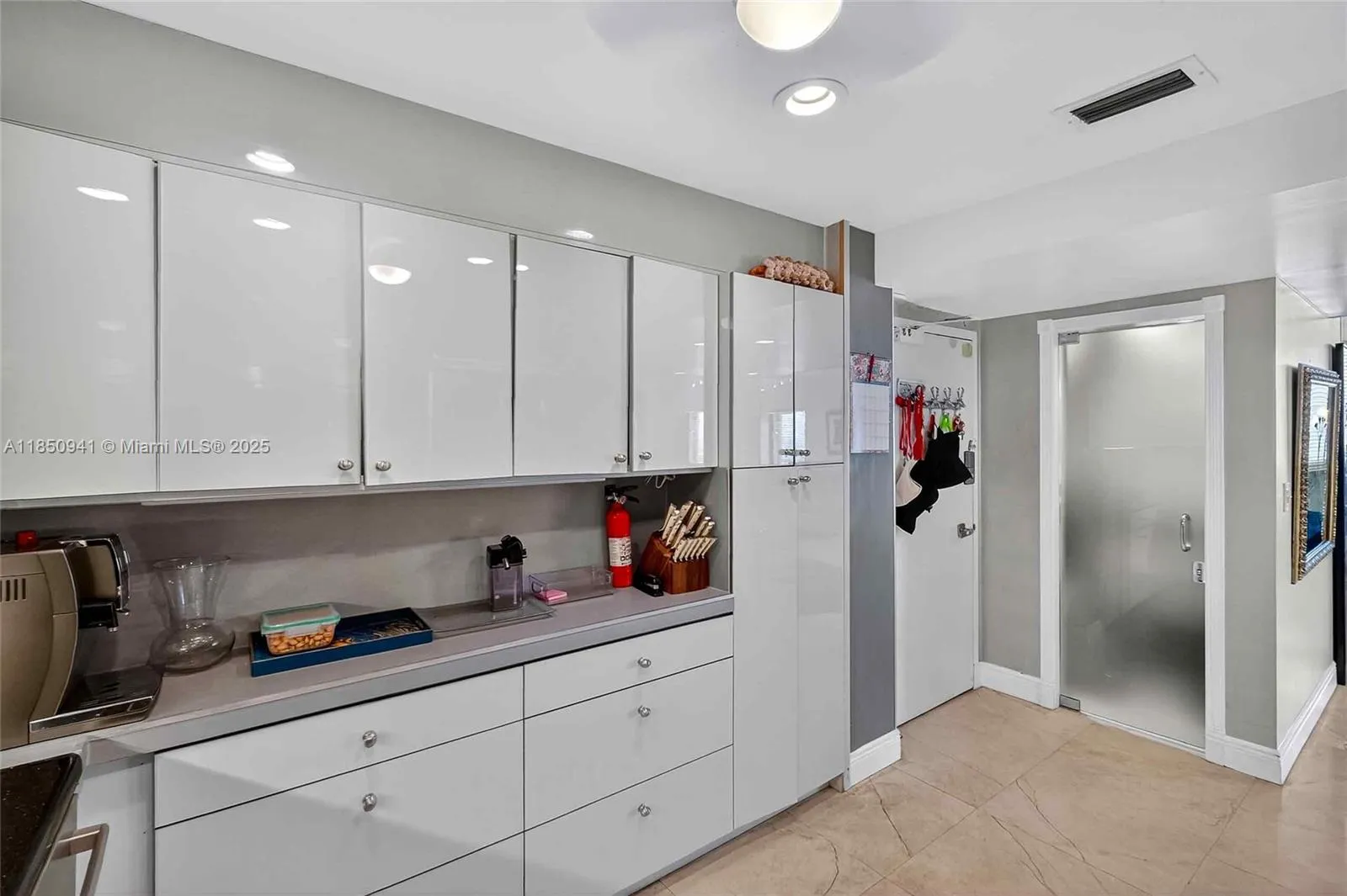 Sunny Isles Beach, Florida 33160, United States, 3 Bedrooms Bedrooms, ,3 BathroomsBathrooms,Residential,Active,183094