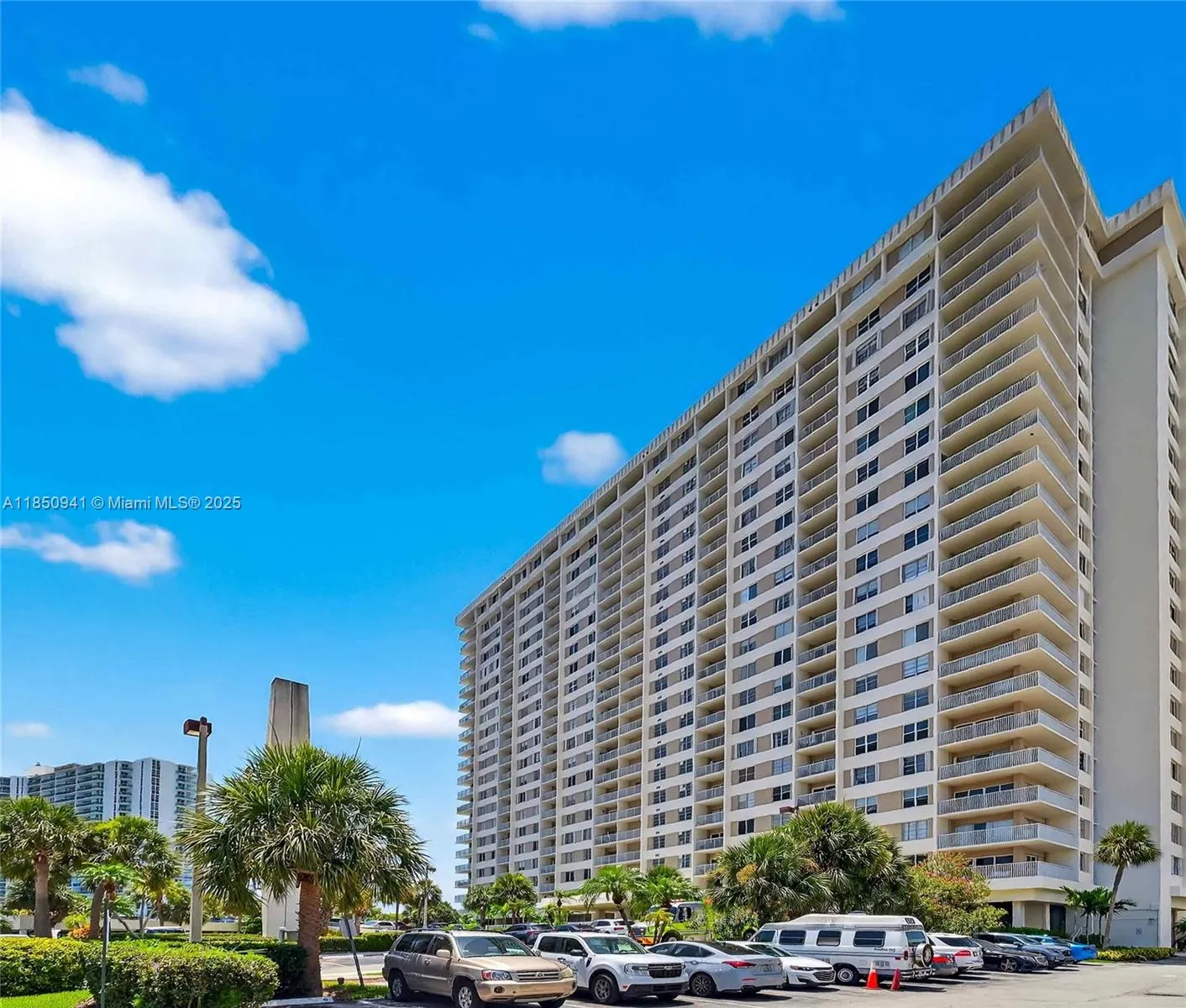 Sunny Isles Beach, Florida 33160, United States, 3 Bedrooms Bedrooms, ,3 BathroomsBathrooms,Residential,Active,183094